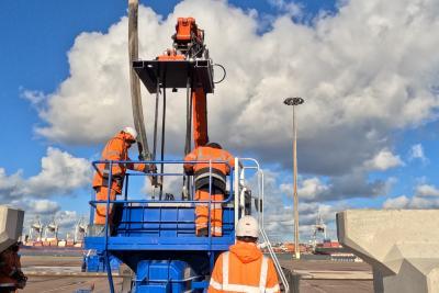 Coulage du_beton dans les moules - Agrandir l'image 4 sur 6, fenêtre modale