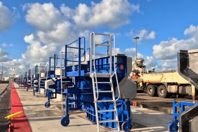 Demoulage d'un accropode de son moule. - Agrandir l'image 5 sur 6, fenêtre modale